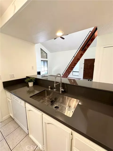 Long Beach, CA 90802,600 Cherry Avenue #3