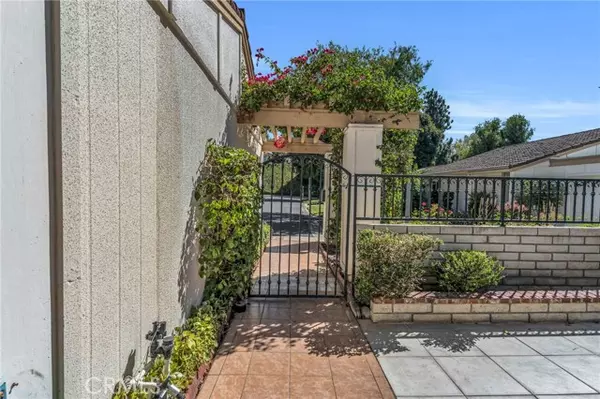 Laguna Woods, CA 92637,3188 Via Buena Vista #B