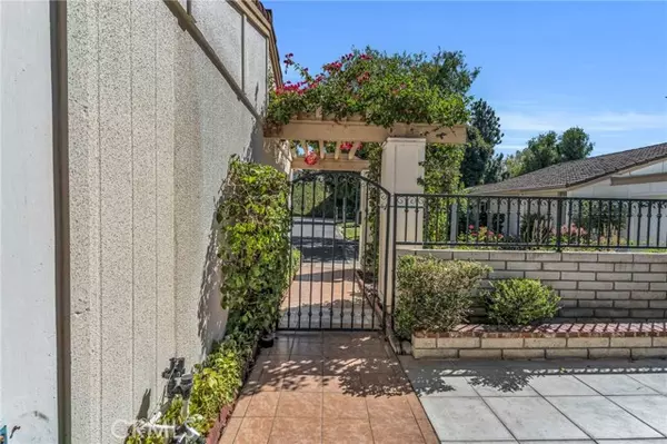 Laguna Woods, CA 92637,3188 Via Buena Vista #B