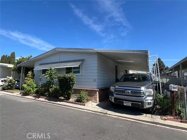 1300 Clinton #26, Santa Ana, CA 92703