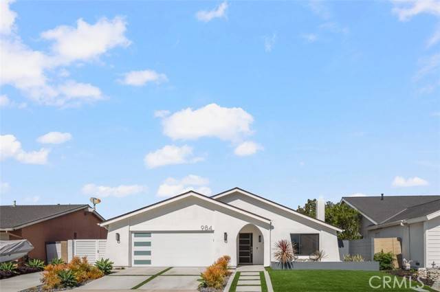 984 Carnation Avenue, Costa Mesa, CA 92626