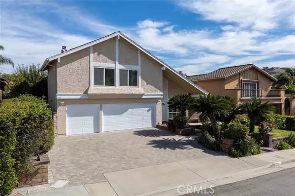 950 S Amherst Circle, Anaheim Hills, CA 92807