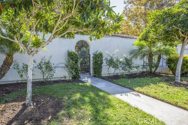 Laguna Woods, CA 92637,5533 Via La Mesa #B