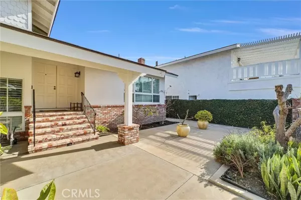 Huntington Beach, CA 92647,15552 Placid Circle