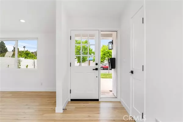 Costa Mesa, CA 92626,3097 Molokai Place