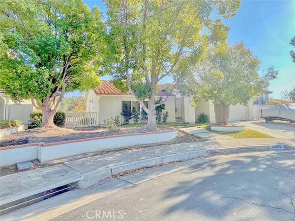 24862 Via San Fernando, Mission Viejo, CA 92692