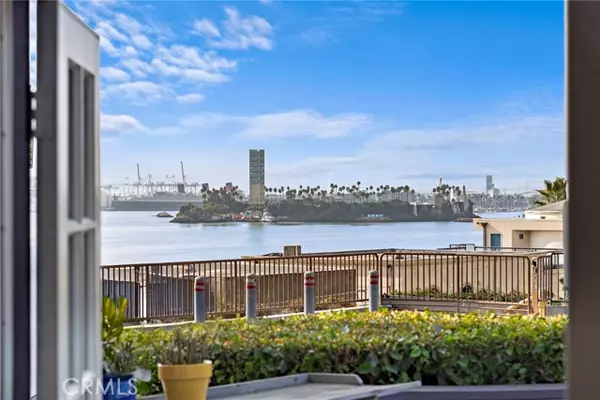 16 12th Place, Long Beach, CA 90802