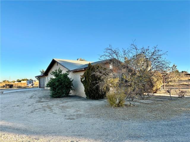 10971 Monte Vista Road, Phelan, CA 92371