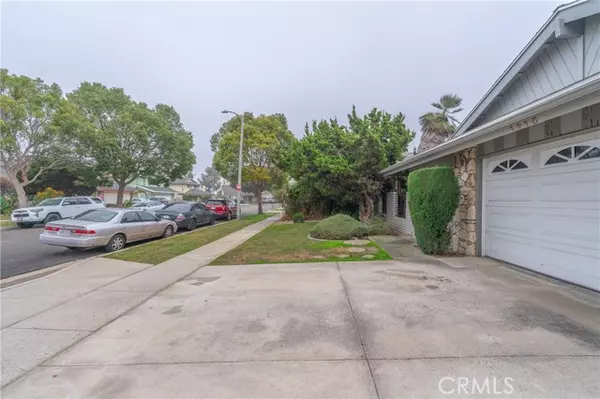 Santa Ana, CA 92704,1418 W Carriage Drive