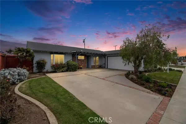 2802 Loreto Avenue, Costa Mesa, CA 92626