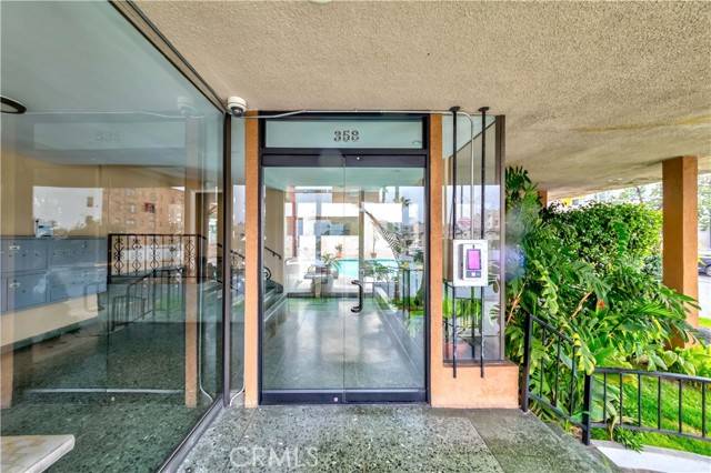 Los Angeles, CA 90020,358 S Gramercy Place #305