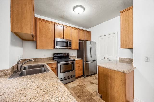 Aliso Viejo, CA 92656,22681 Oakgrove #317