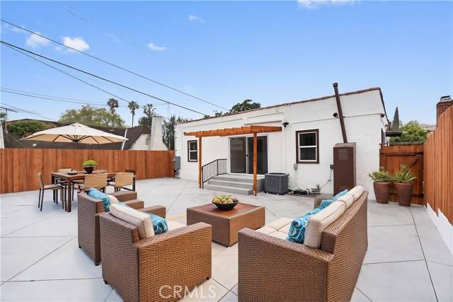 Los Angeles, CA 90043,6010 S Verdun Avenue