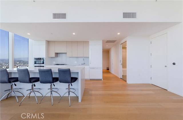 Los Angeles, CA 90017,877 Francisco Street #4211