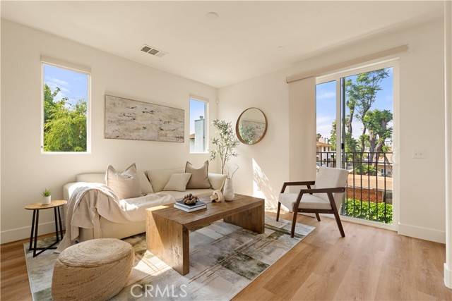 14689 Sherman Way, Van Nuys, CA 91405