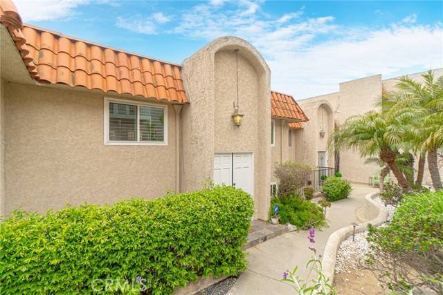 2265 Ohio Avenue, Signal Hill, CA 90755