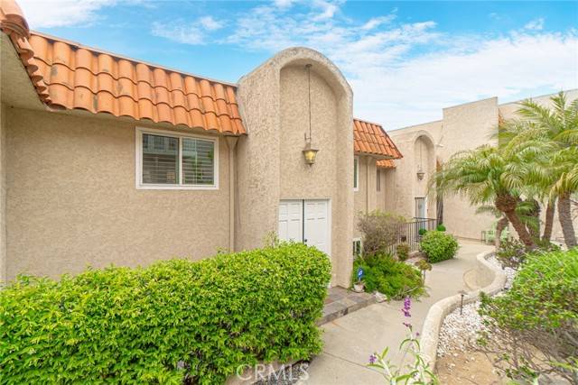 2265 Ohio Avenue, Signal Hill, CA 90755