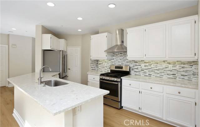 Irvine, CA 92602,5 Bradford