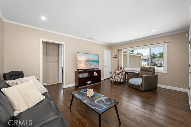 Lakewood, CA 90713,4138 Hackett Avenue
