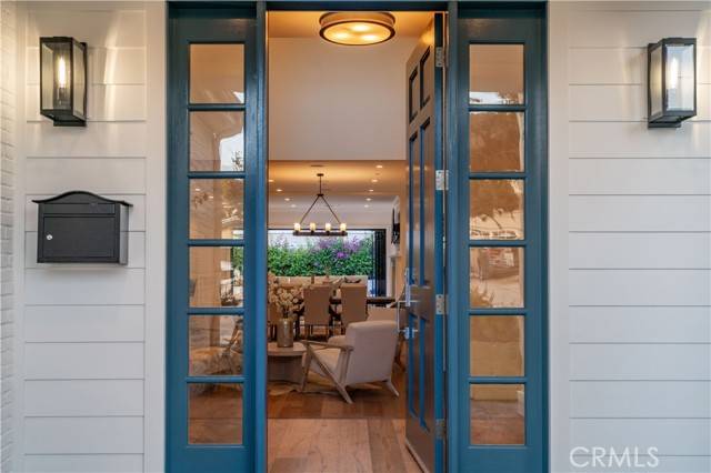 2001 Oak Avenue, Manhattan Beach, CA 90266