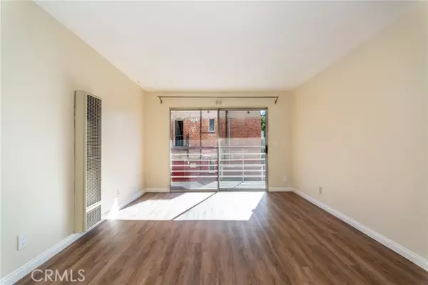 Long Beach, CA 90802,327 Chestnut Avenue #106