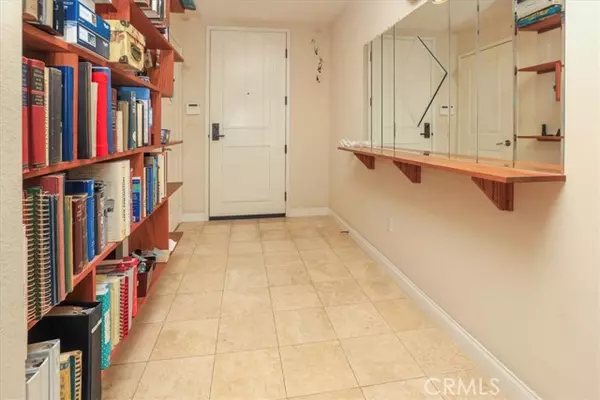 Playa Vista, CA 90094,5625 Crescent #203