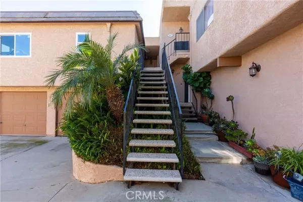 2203 Ohio Avenue, Signal Hill, CA 90755