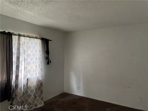 Palmdale, CA 93550,38000 17th Street #17