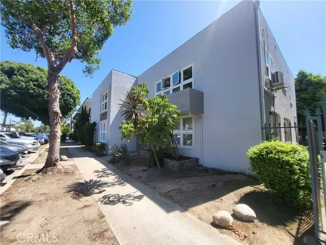 Long Beach, CA 90802,952 E 2nd Street #1