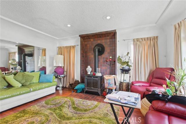 2048 W 68th Street, Los Angeles, CA 90047