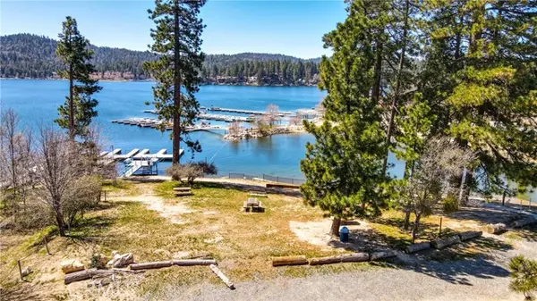 Lake Arrowhead, CA 92352,981 Lucerne Lane #3