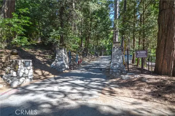 523 Blue Jay Canyon Road, Blue Jay, CA 92317