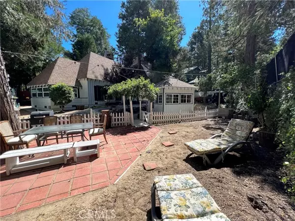 Crestline, CA 92325,689 Rocky Loop