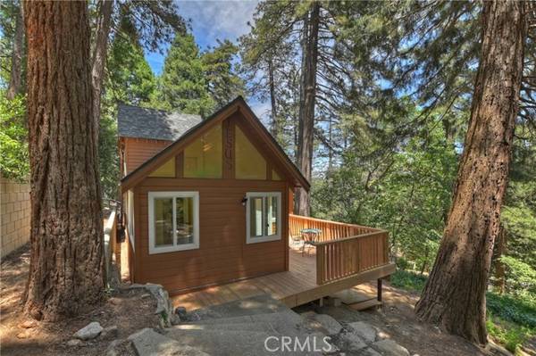 996 Coulter Pine Road, Crestline, CA 92325