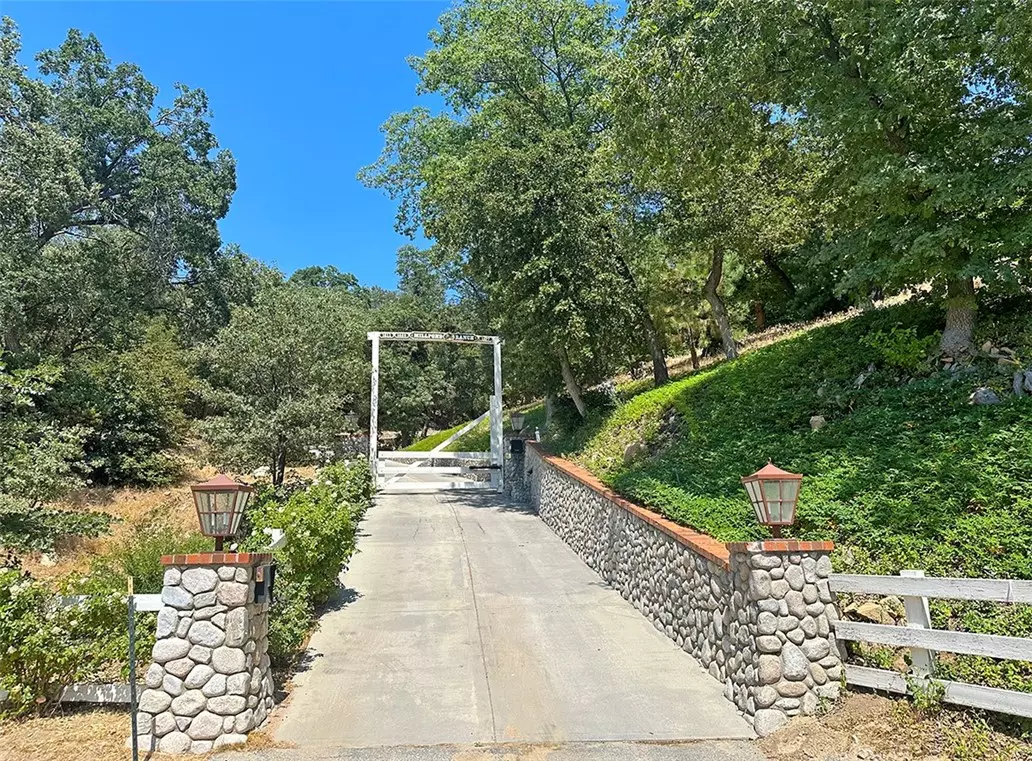 Lake Arrowhead, CA 92352,1611 Alberta Lane