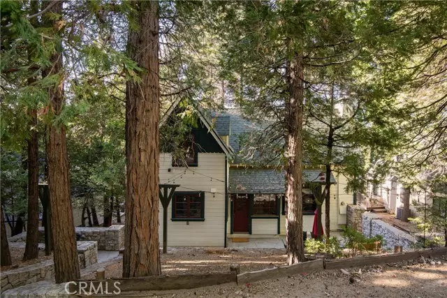 Lake Arrowhead, CA 92352,27675 Lakes Edge Road