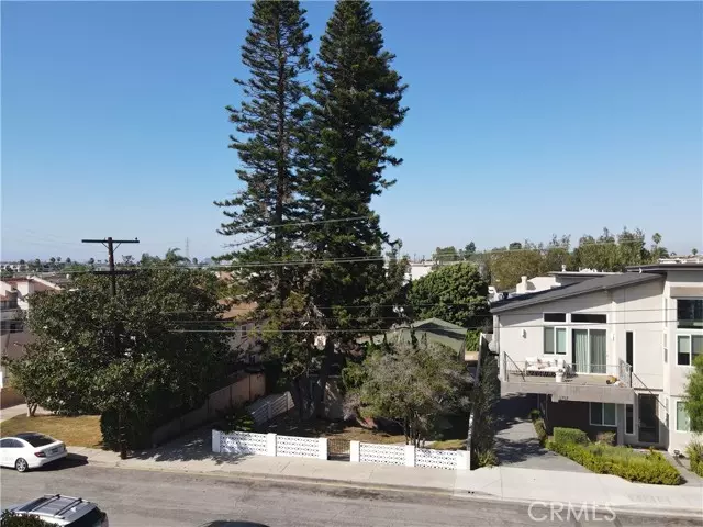 Redondo Beach, CA 90278,2705 Rockefeller Lane