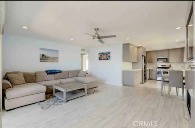 320 Hermosa Ave #206, Hermosa Beach, CA 90254