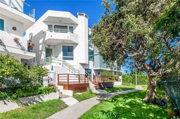 Manhattan Beach, CA 90266,469 26th Street