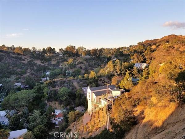 2537 Woodstock, Los Angeles, CA 90046