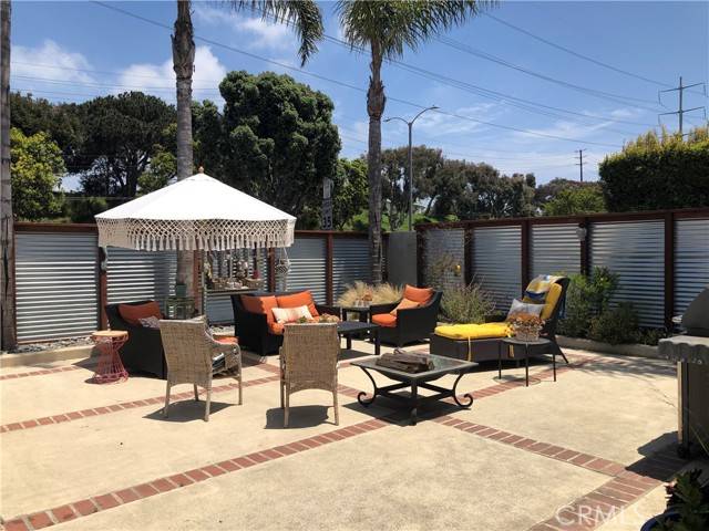 554 Rosecrans Avenue, Manhattan Beach, CA 90266