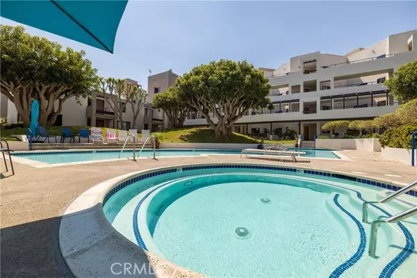 Redondo Beach, CA 90277,530 The Village #116