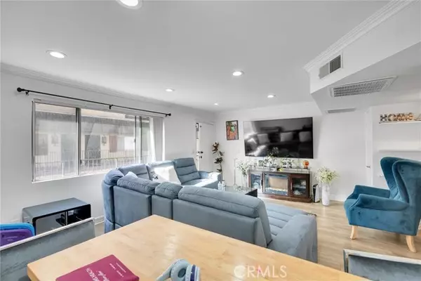 8532 Columbus Avenue #17, North Hills, CA 91343