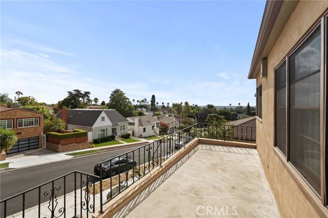 5515 Harcross Drive, Los Angeles, CA 90043