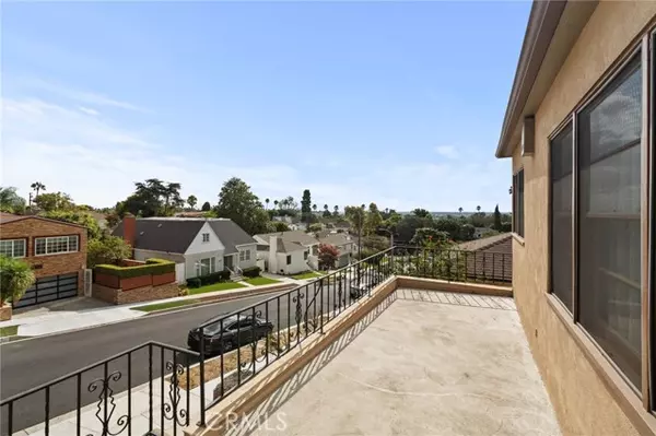 5515 Harcross Drive, Los Angeles, CA 90043