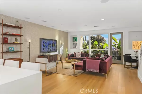 6072 W Studio Court, Los Angeles, CA 90038