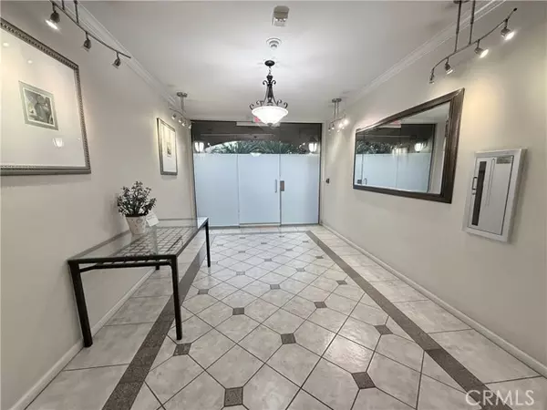 3401 S Bentley Avenue #203, Los Angeles, CA 90034