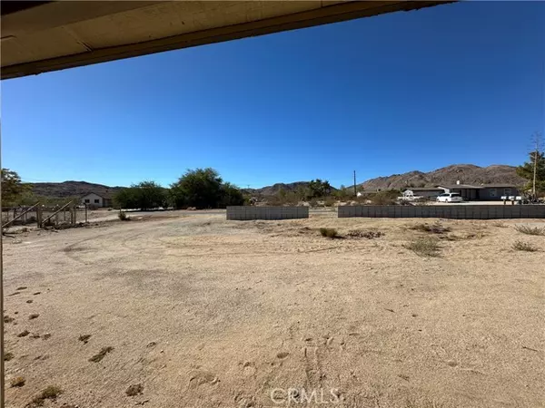 Joshua Tree, CA 92252,4851 Avenida La Manana