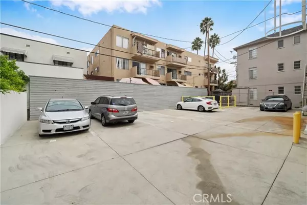 Los Angeles, CA 90036,746 S Ridgeley Drive