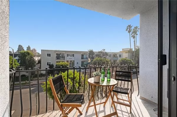 Playa Del Rey, CA 90293,8145 Redlands Street #202